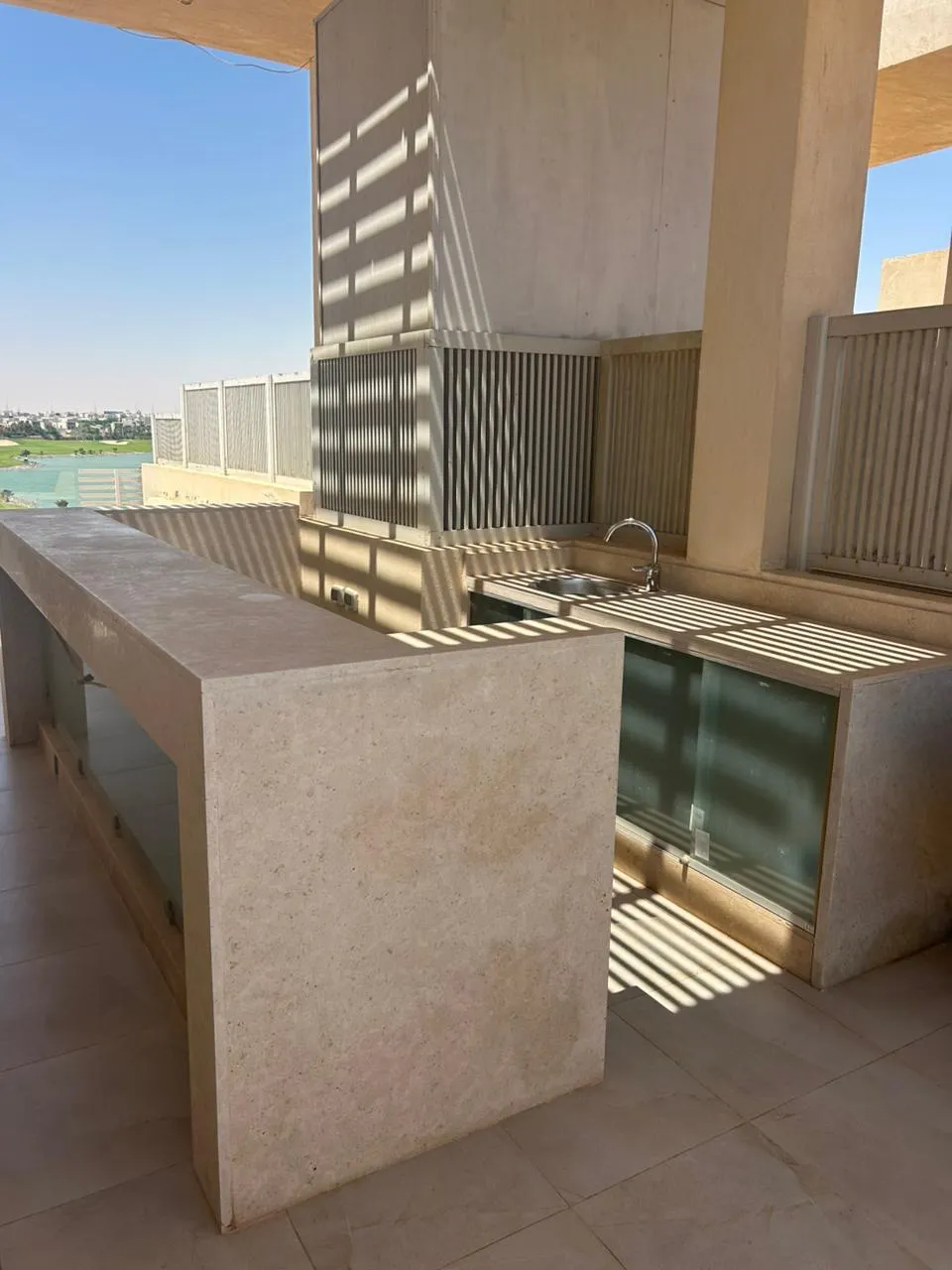 شاليه للبيع في هاسيندا باي في سيدي عبد الرحمن بمساحة 234 م² تتكون من 4 غرف