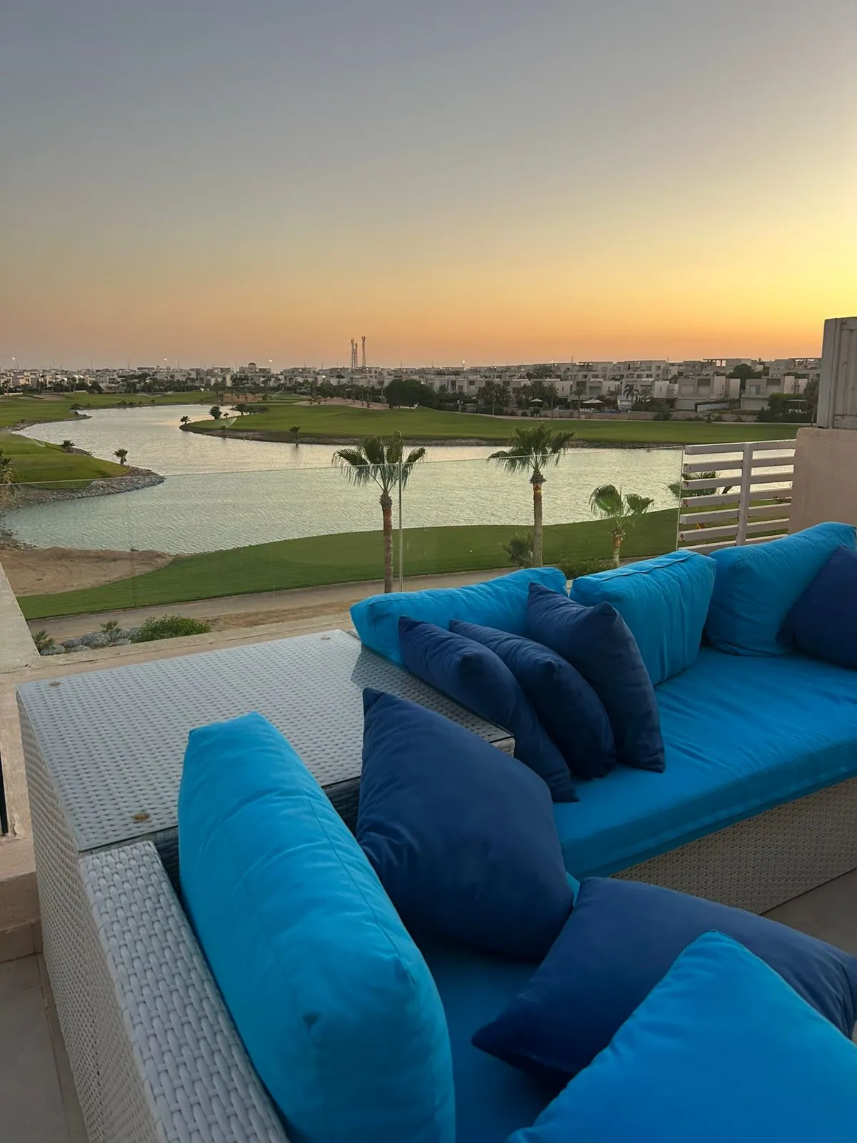 شاليه للبيع في هاسيندا باي في سيدي عبد الرحمن بمساحة 234 م² تتكون من 4 غرف