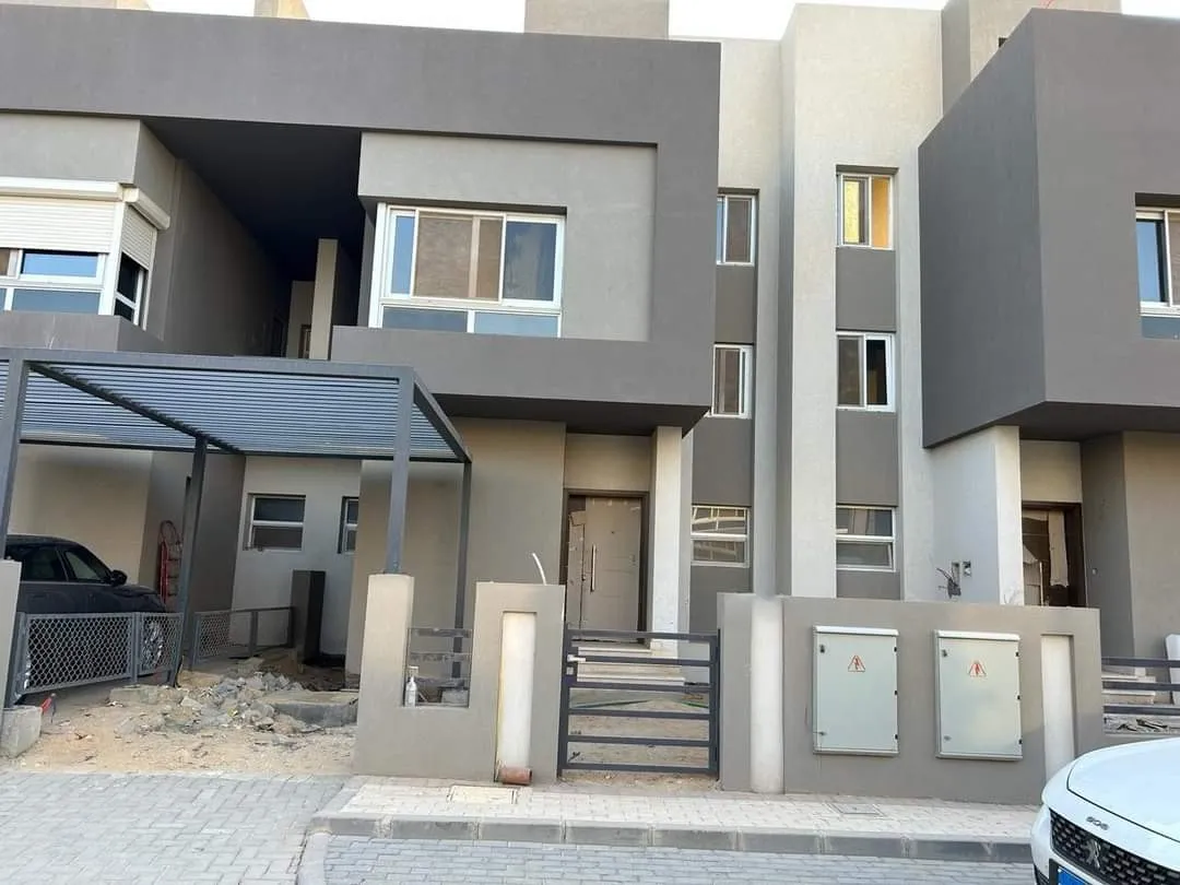 Townhouse for sale in Etapa  in El Sheikh Zayed of 320 m² with 3 bedrooms