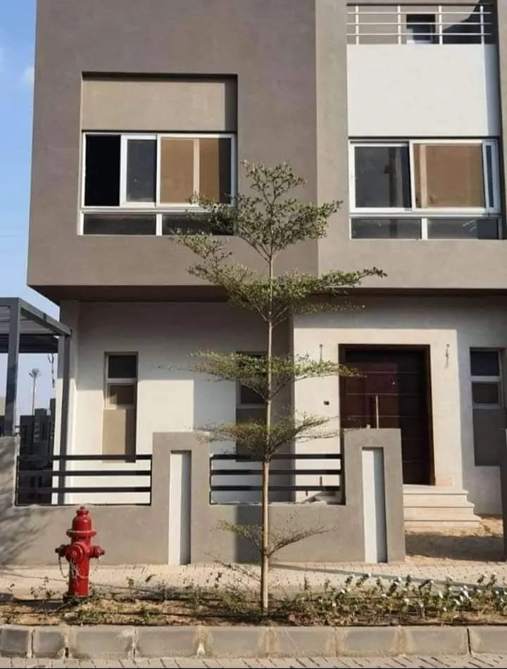 Townhouse for sale in Etapa  in El Sheikh Zayed of 320 m² with 3 bedrooms