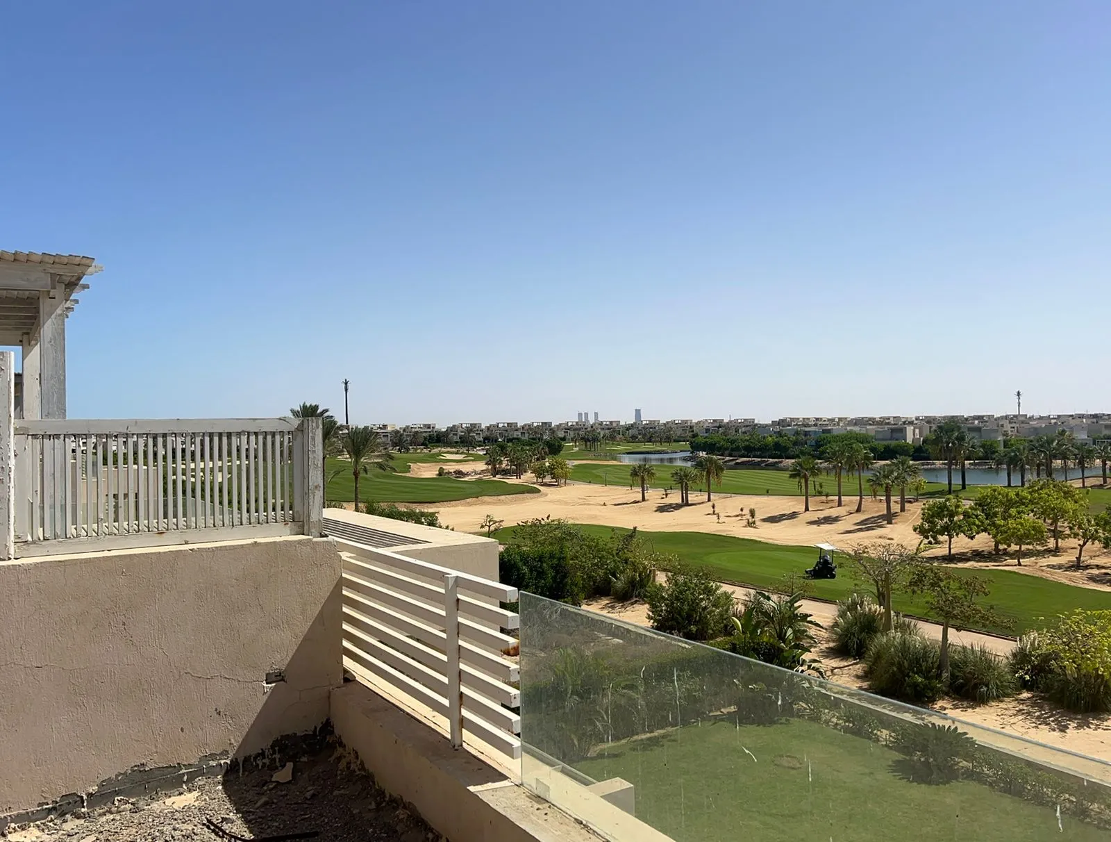 شاليه للبيع في هاسيندا باي في سيدي عبد الرحمن بمساحة 278 م² تتكون من 4 غرف