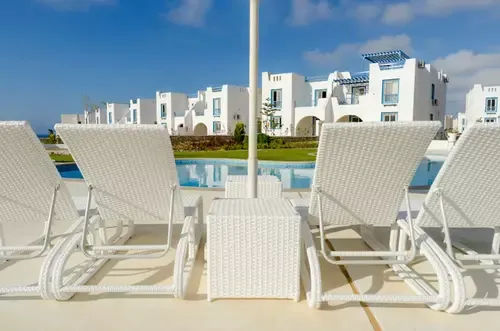 توين هاوس للبيع في ماونتن فيو رأس الحكمة في رأس الحكمة بمساحة 168 م² تتكون من 4 غرف