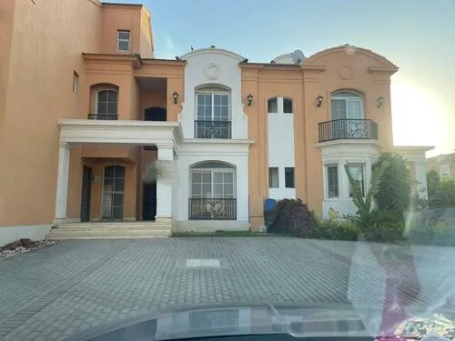 Townhouse for sale in Layan in New Cairo of 265 m² with 3 bedrooms