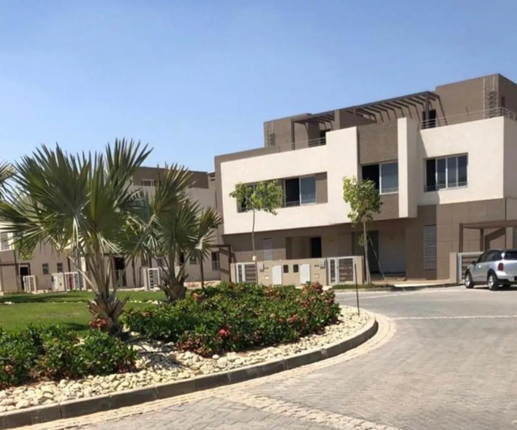 Twinhouse for sale in Palm Valley in 6th of October City of 390 m² with 3 bedrooms