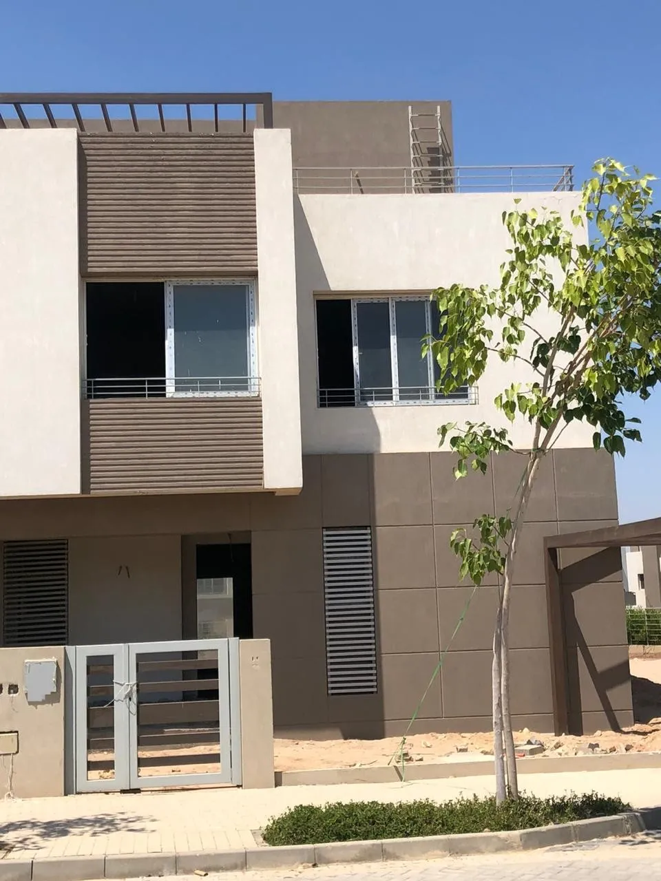 Twinhouse for sale in Palm Valley in 6th of October City of 390 m² with 3 bedrooms
