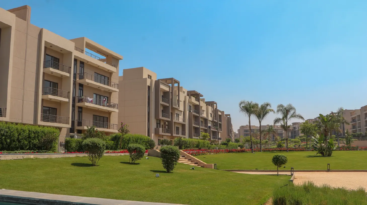 شقة للبيع في فيفث سكوير المراسم في القاهرة الجديدة بمساحة 164 م² تتكون من 3 غرف