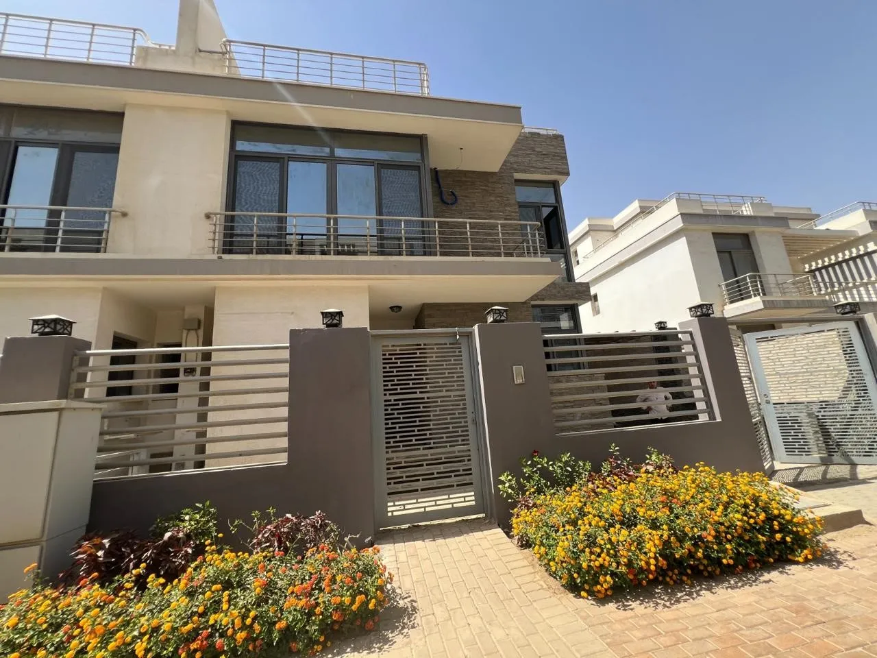 Twinhouse for sale in Tag Sultan in New Cairo of 305 m² with 4 bedrooms