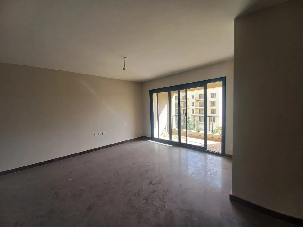  للبيع في أو ويست أوراسكوم في  بمساحة 0 م² تتكون من 0 غرف