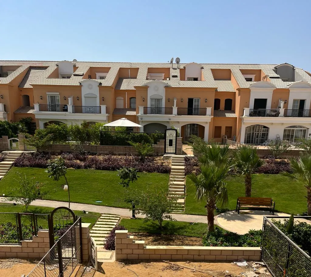 Townhouse for sale in Layan in New Cairo of 266 m² with 3 bedrooms
