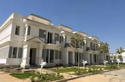 Townhouse for sale in Mountain View October Park in 6th of October City of 231 m² with 4 bedrooms