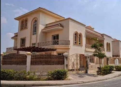 Twinhouse for sale in Greens in El Sheikh Zayed of 235 m² with 4 bedrooms