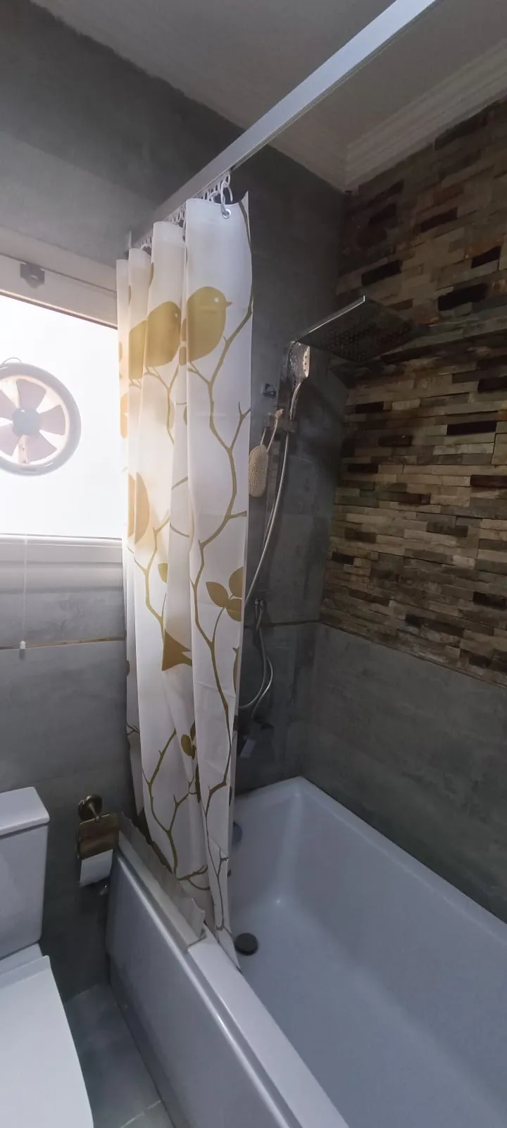 شقة للبيع في جالريا في المستثمرين الجنوبية بمساحة 161 م² تتكون من 3 غرف