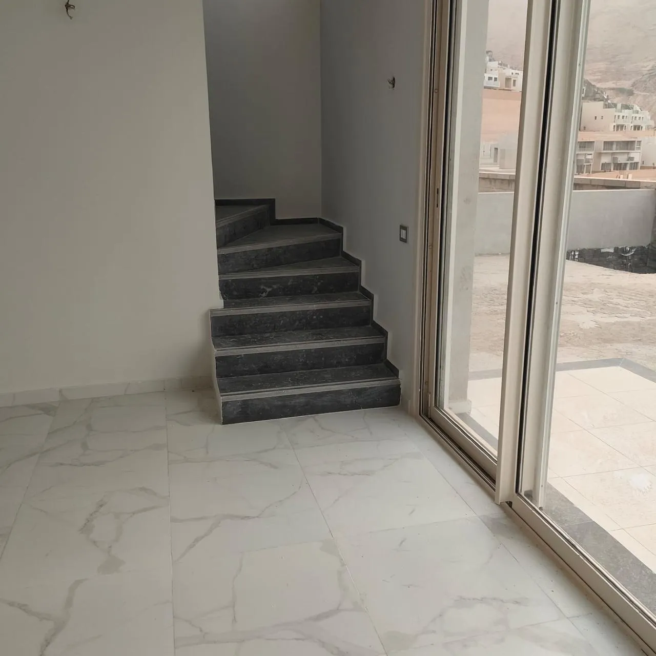  للبيع في المونت الجلالة في  بمساحة 0 م² تتكون من 0 غرف