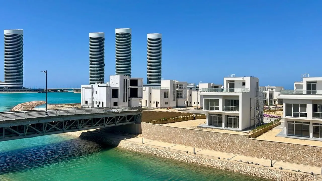 فيلا للبيع في مازارين أيلاند في العلمين بمساحة 415 م² تتكون من 3 غرف
