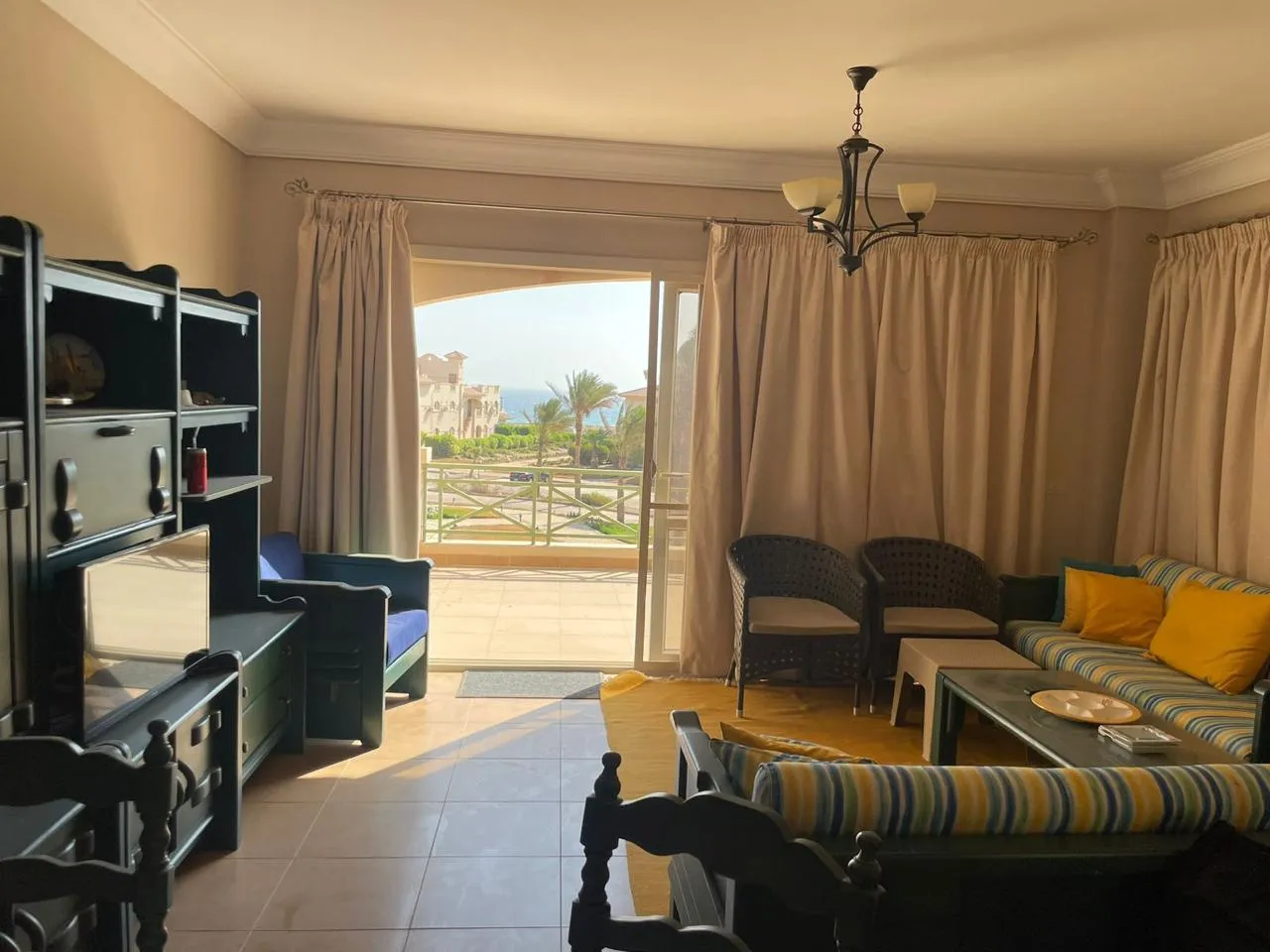 شاليه للبيع في لا فيستا 3 في العين السخنة بمساحة 140 م² تتكون من 3 غرف