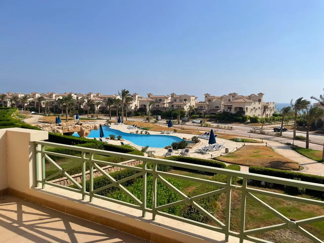 شاليه للبيع في لا فيستا 3 في العين السخنة بمساحة 140 م² تتكون من 3 غرف