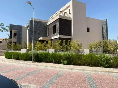 توين هاوس للبيع في الكرمة 4 في التوسعات الشمالية بمساحة 316 م² تتكون من 4 غرف