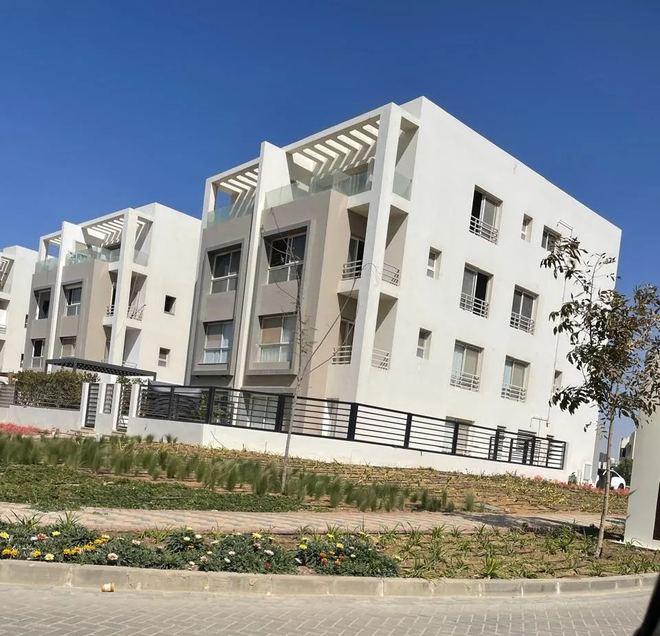 Duplex for sale in Hyde Park in New Cairo of 234 m² with 4 bedrooms