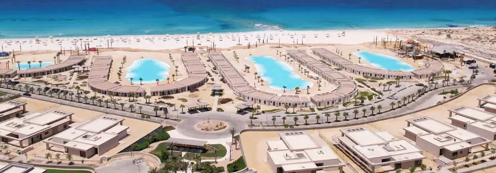 شاليه للبيع في سوان ليك الساحل الشمالي في رأس الحكمة بمساحة 170 م² تتكون من 3 غرف