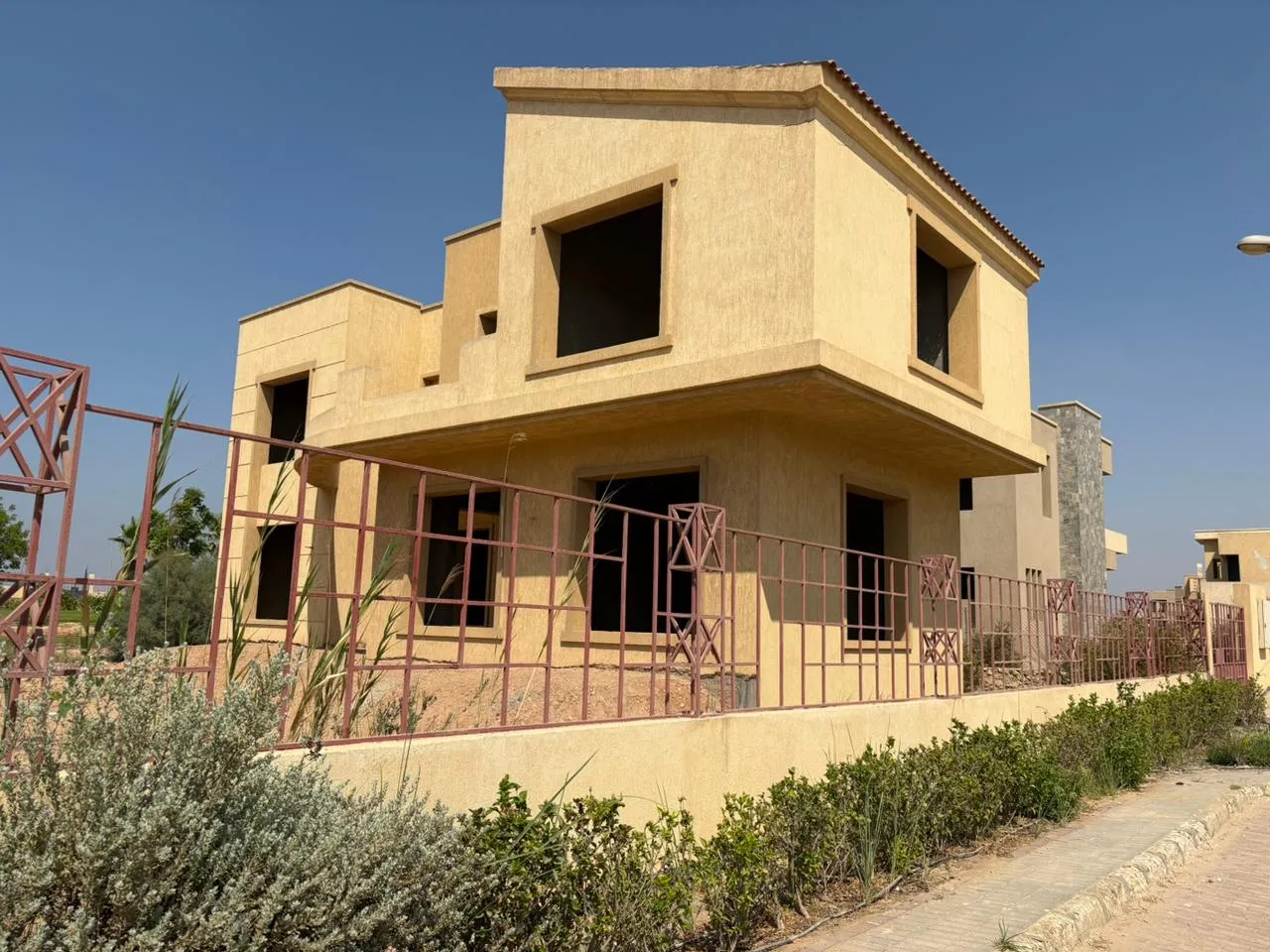 Villa for sale in IVY in New Sphinx of 450 m² with 4 bedrooms