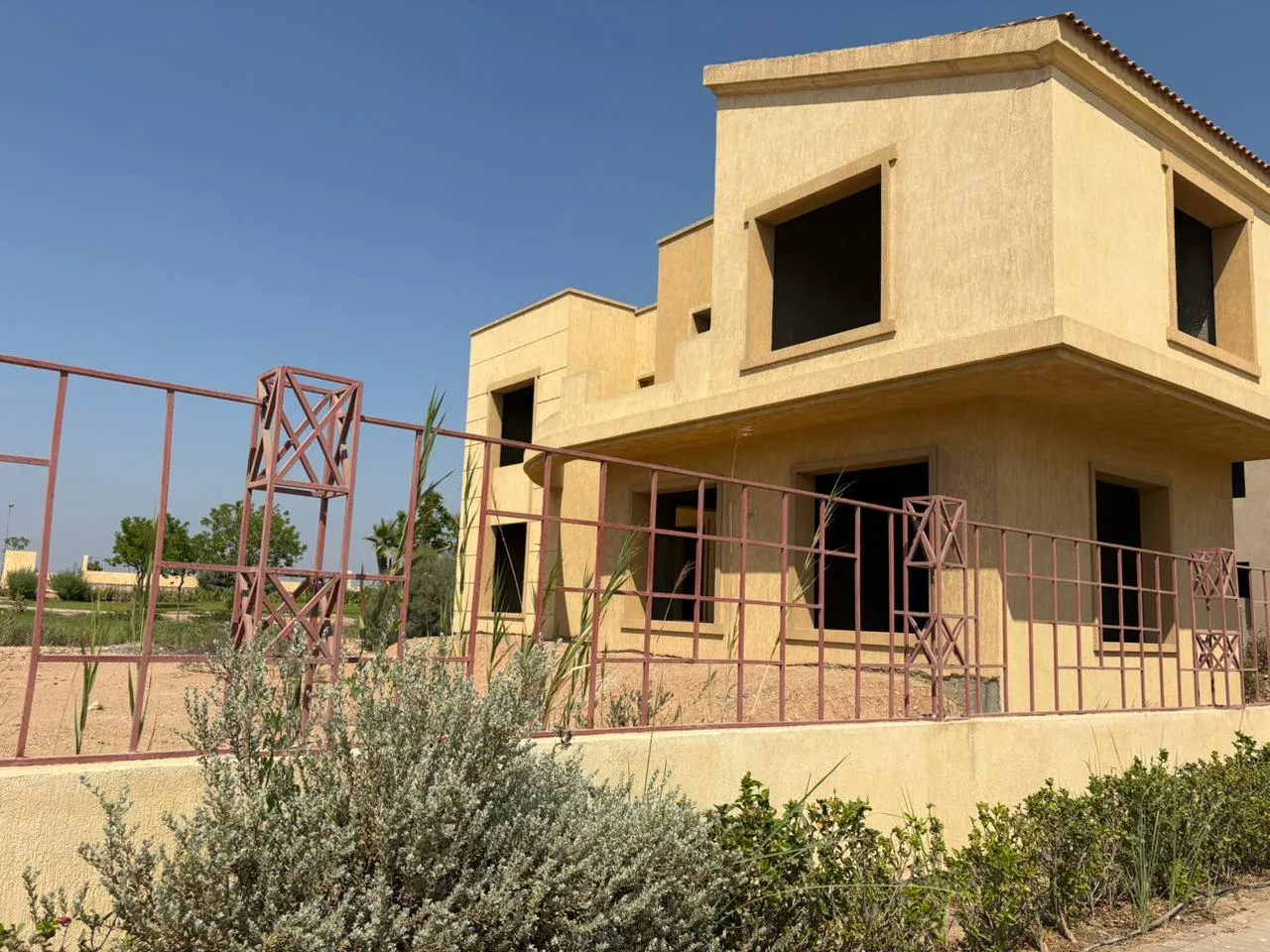Villa for sale in IVY in New Sphinx of 450 m² with 4 bedrooms