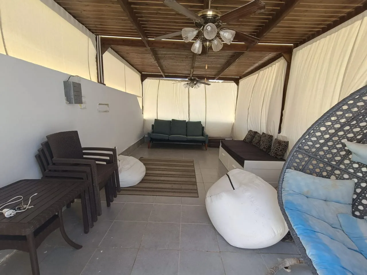 بنتهاوس للبيع في أمواج في سيدي عبد الرحمن بمساحة 127 م² تتكون من 2 غرف