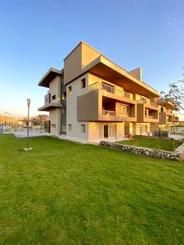 للبيع في نيو جيزة في بمساحة 0 م² تتكون من 0 غرف