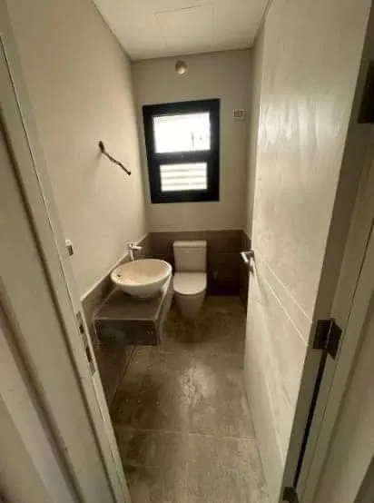 للبيع في أو ويست أوراسكوم في بمساحة 0 م² تتكون من 0 غرف