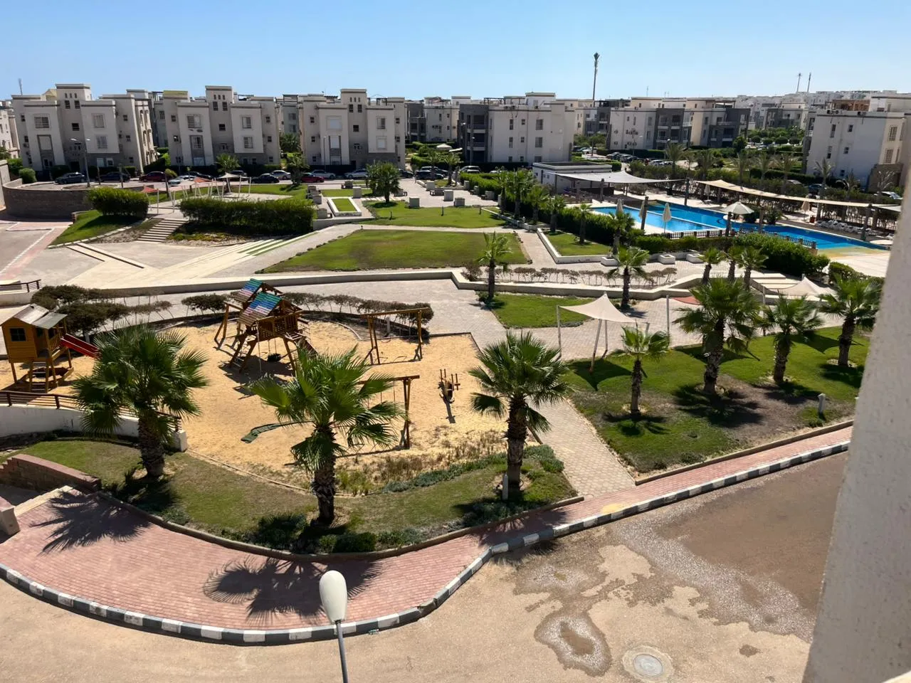  للبيع في أمواج في  بمساحة 0 م² تتكون من 0 غرف