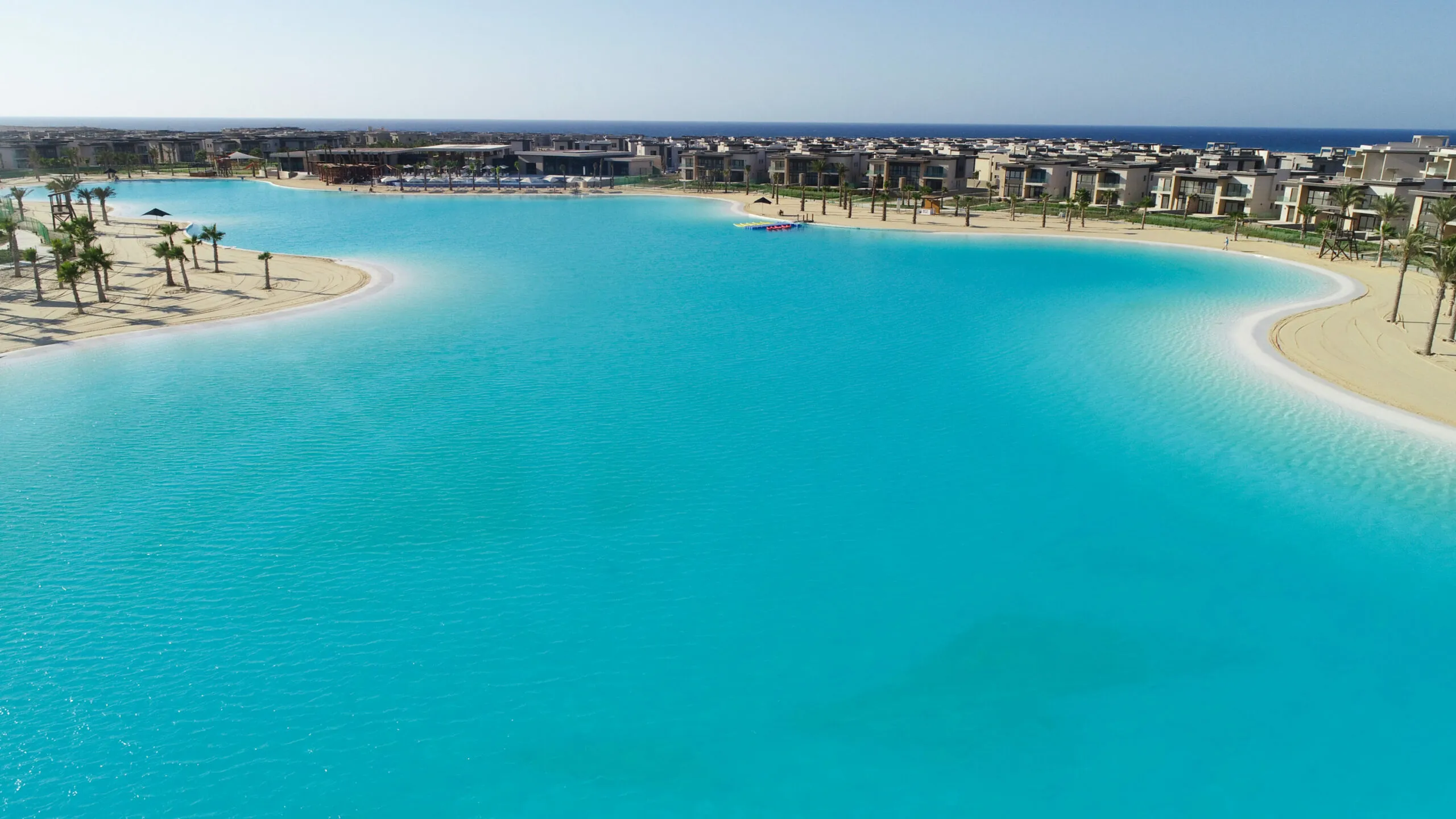 شاليه للبيع في سوان ليك الساحل الشمالي في رأس الحكمة بمساحة 170 م² تتكون من 3 غرف