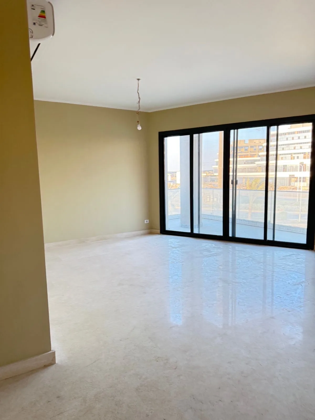  للبيع في فيليت في  بمساحة 0 م² تتكون من 0 غرف