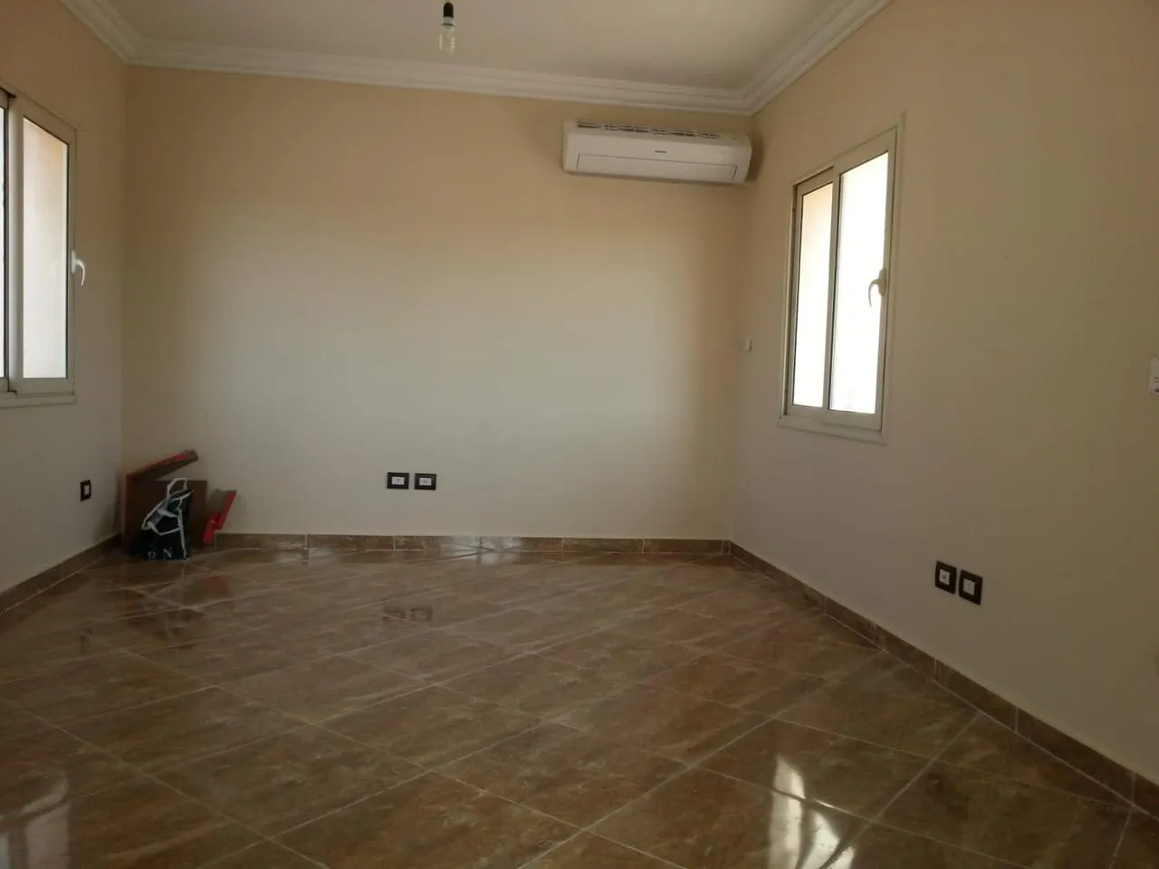  للبيع في جرينز في  بمساحة 0 م² تتكون من 0 غرف