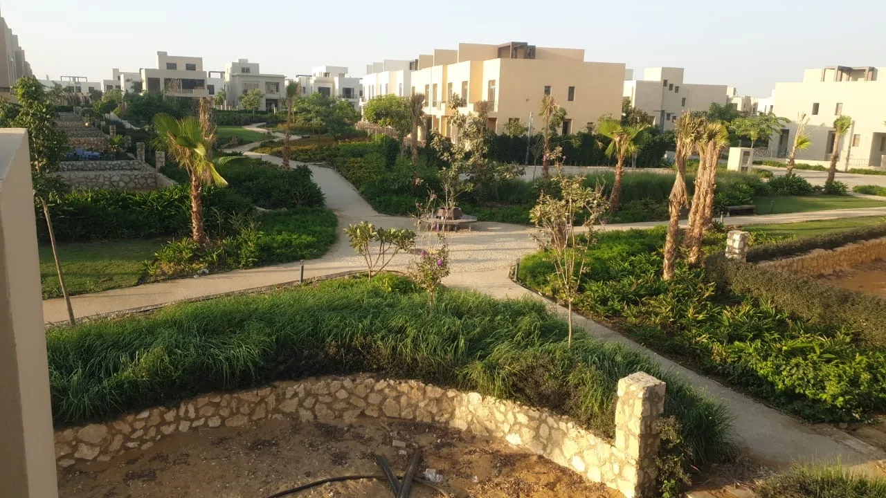  للبيع في أو ويست أوراسكوم في  بمساحة 0 م² تتكون من 0 غرف