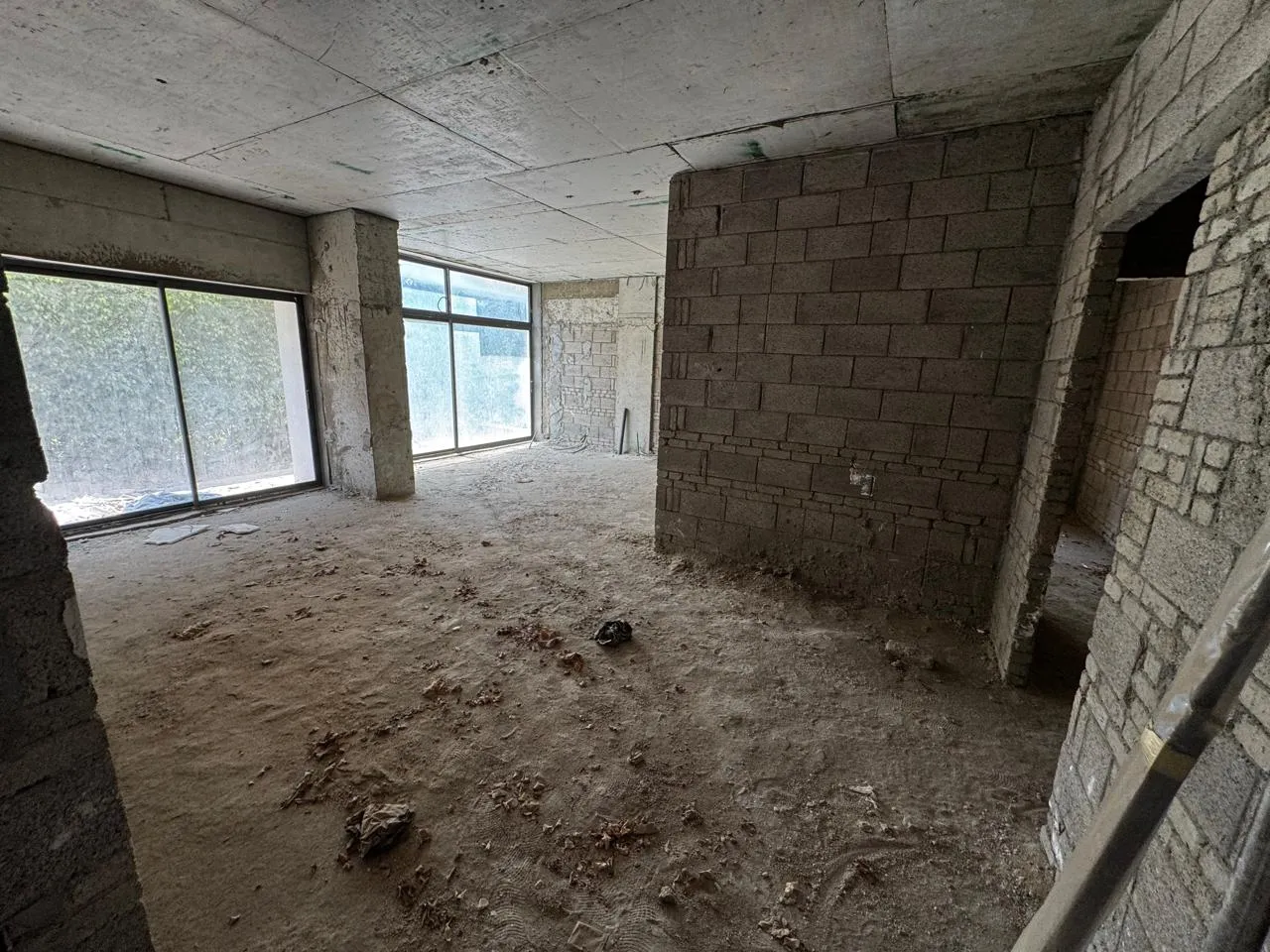  للبيع في ليك فيو في  بمساحة 0 م² تتكون من 0 غرف