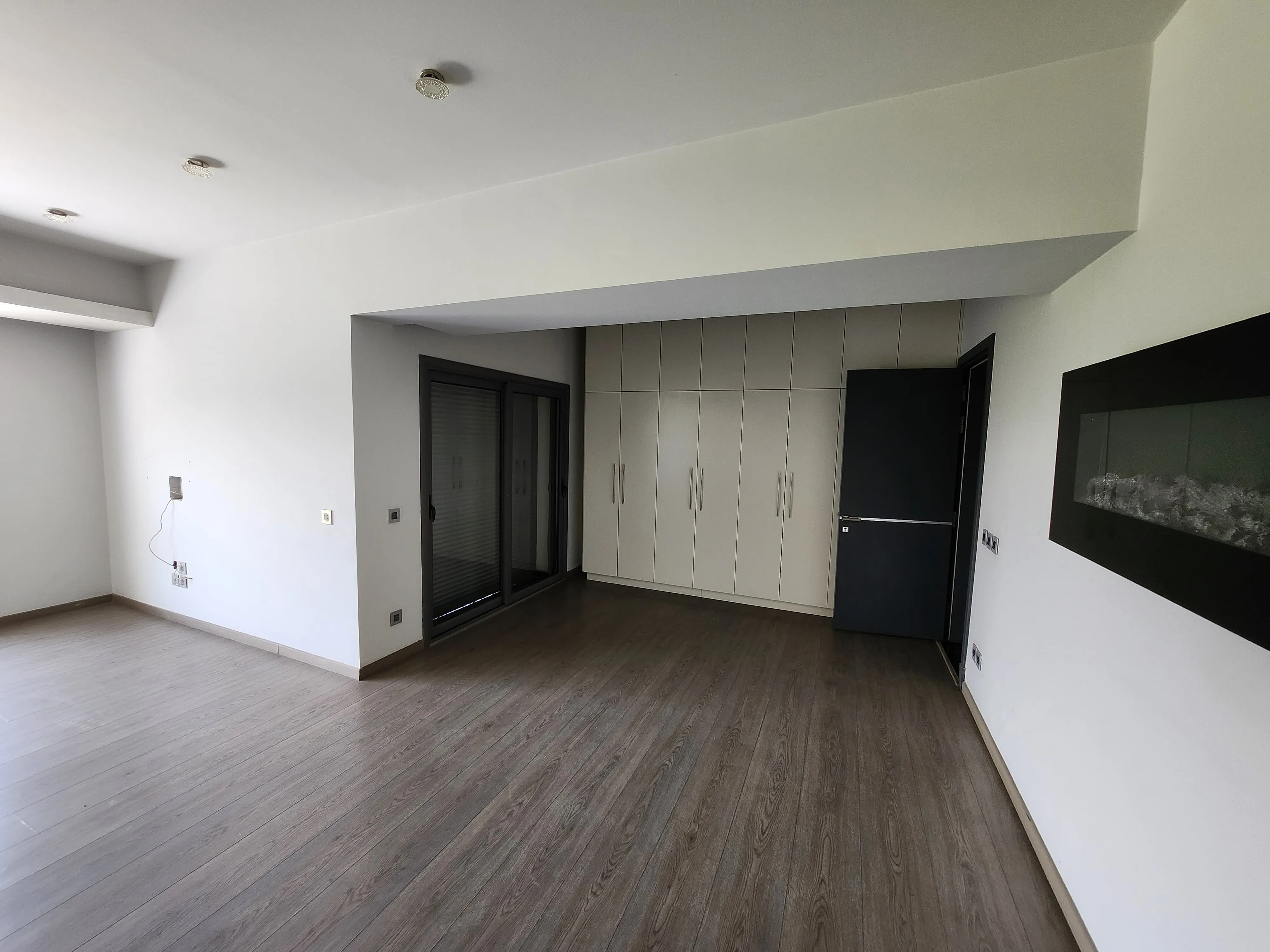  للبيع في قطامية هايتس في  بمساحة 0 م² تتكون من 0 غرف