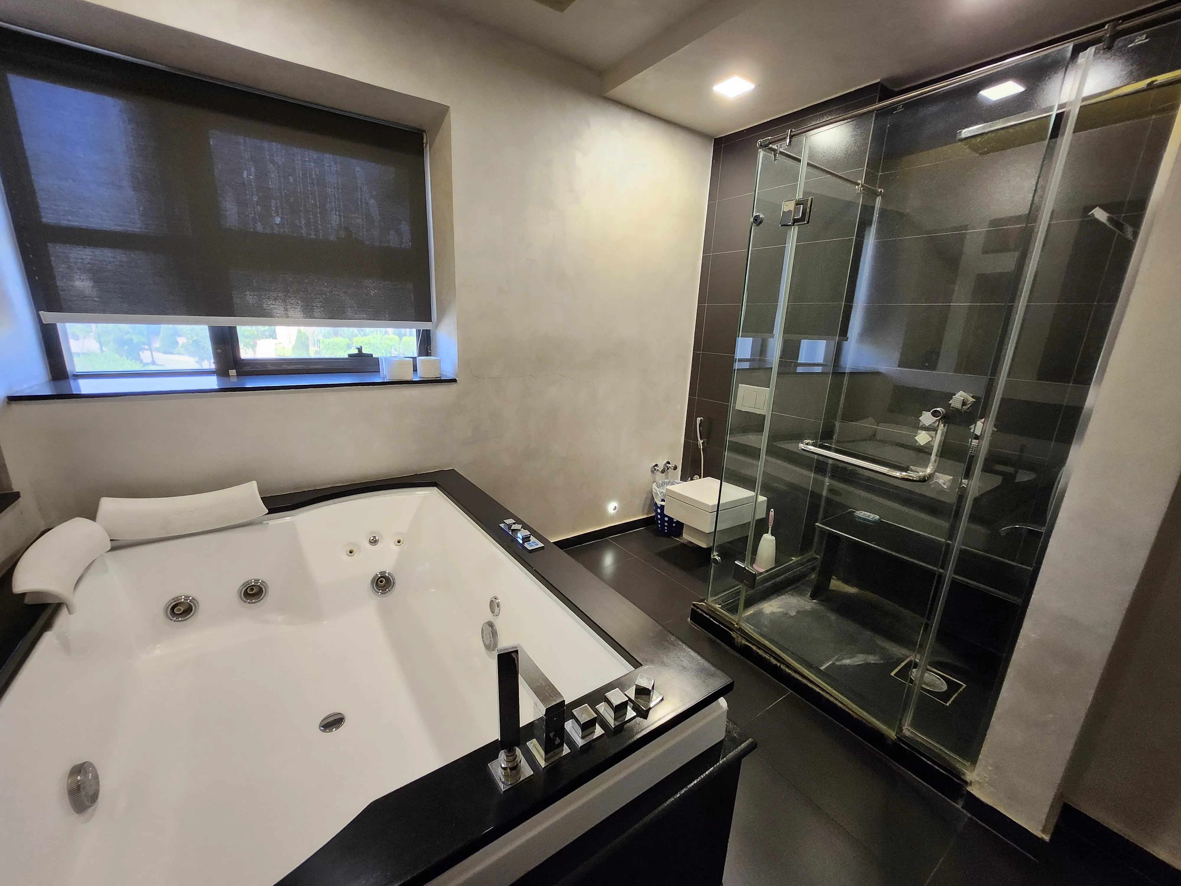  للبيع في قطامية هايتس في  بمساحة 0 م² تتكون من 0 غرف