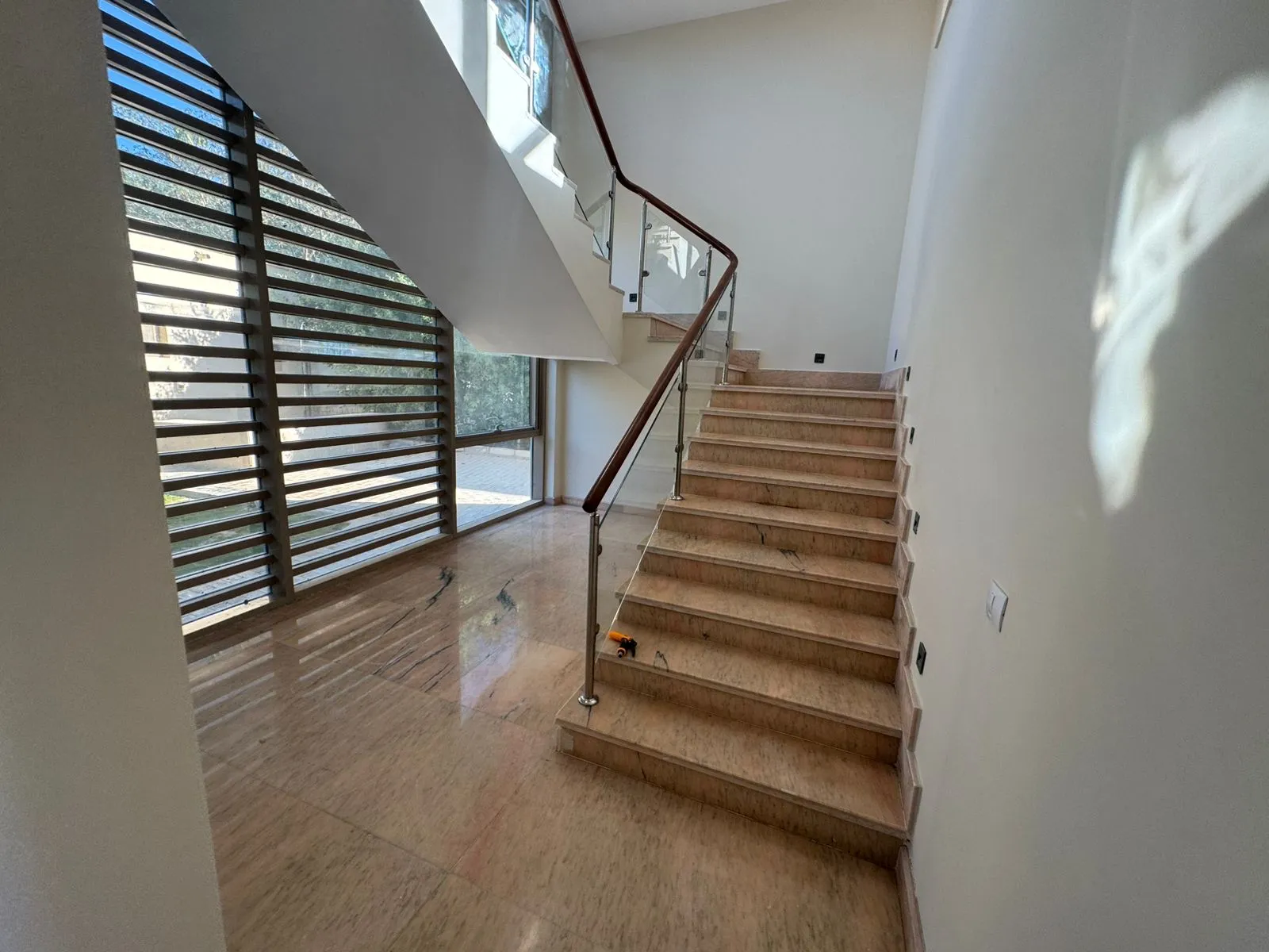  للبيع في اليجريا في  بمساحة 0 م² تتكون من 0 غرف