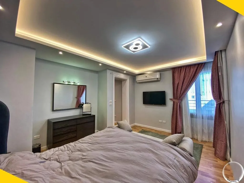 بنتهاوس للبيع في فيلدج جاردن قطامية في القاهرة الجديدة بمساحة 245 م² تتكون من 3 غرف