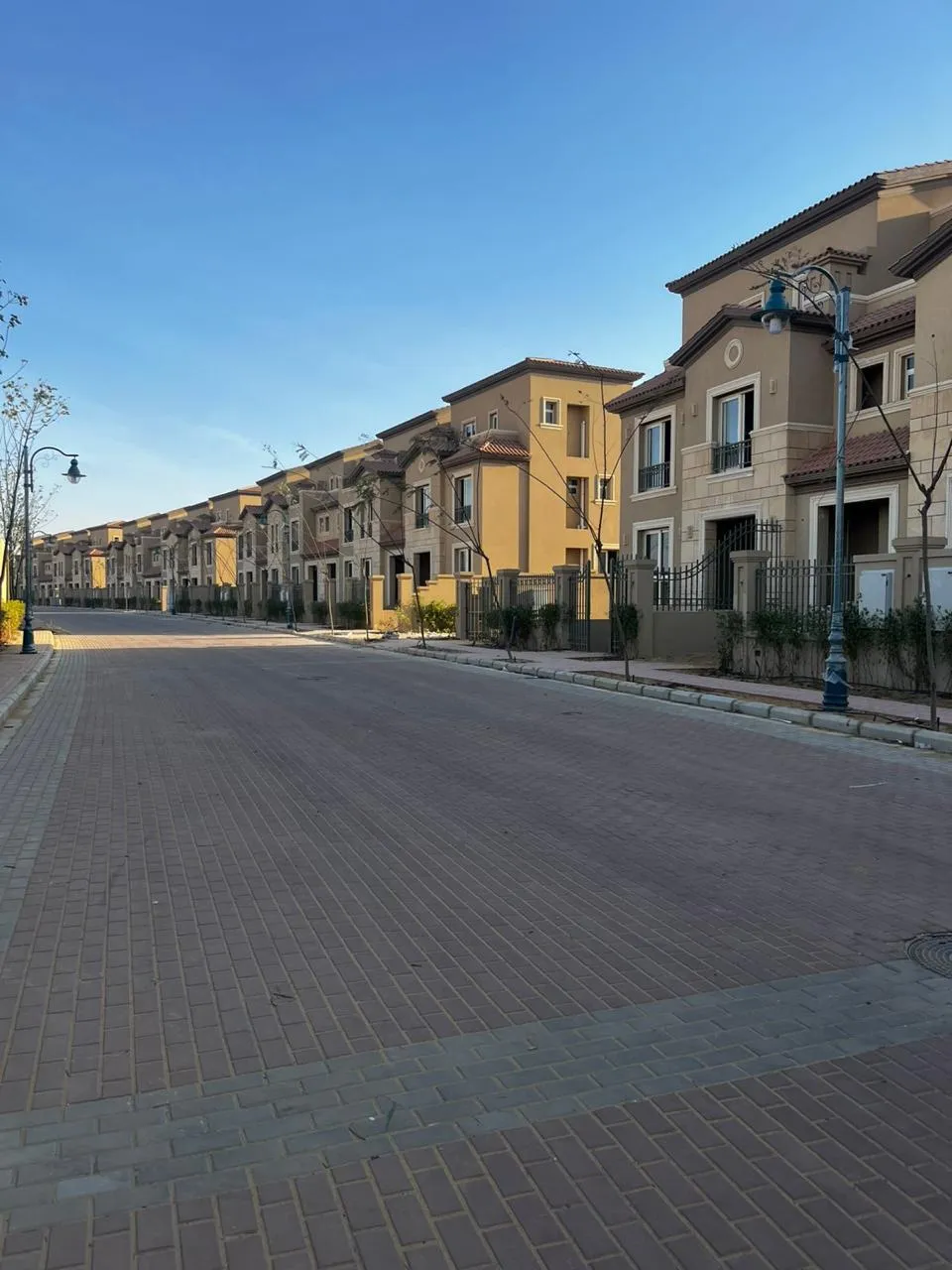 تاون هاوس للبيع في لا فيستا سيتي في العاصمة الإدارية الجديدة بمساحة 230 م² تتكون من 4 غرف