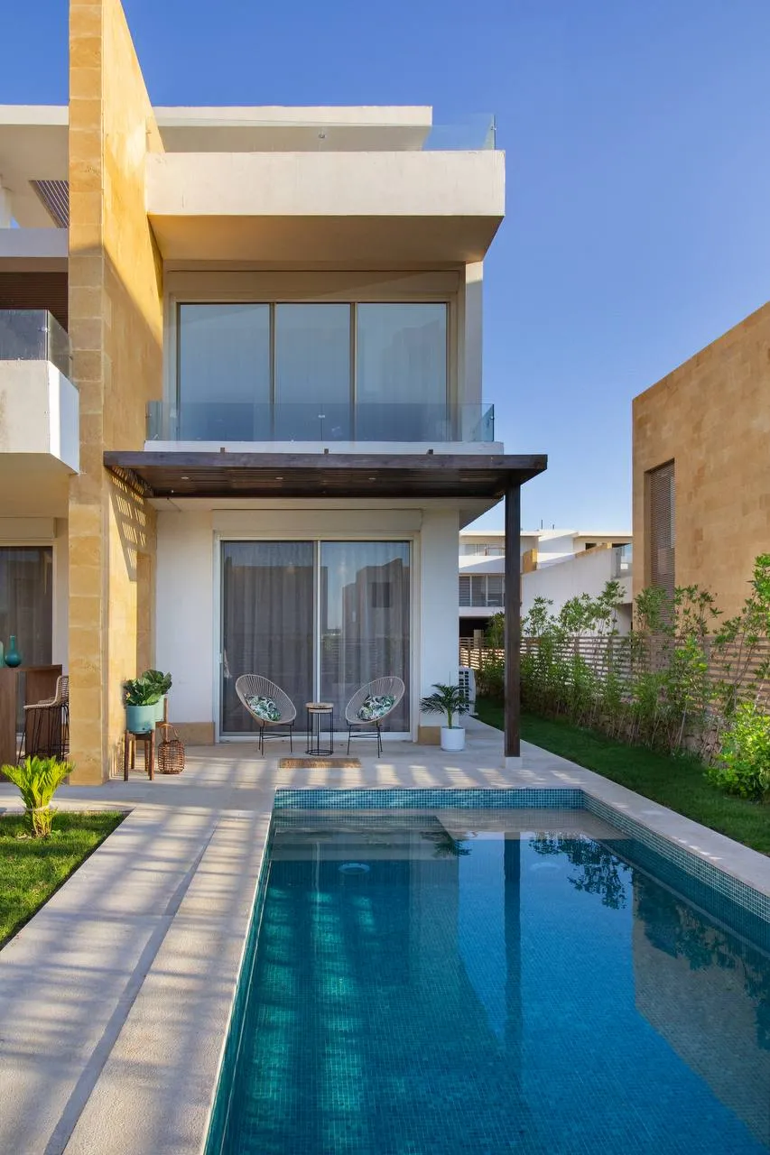 دوبلكس للبيع في سيشيل سيدي عبد الرحمن في سيدي عبد الرحمن بمساحة 260 م² تتكون من 5 غرف