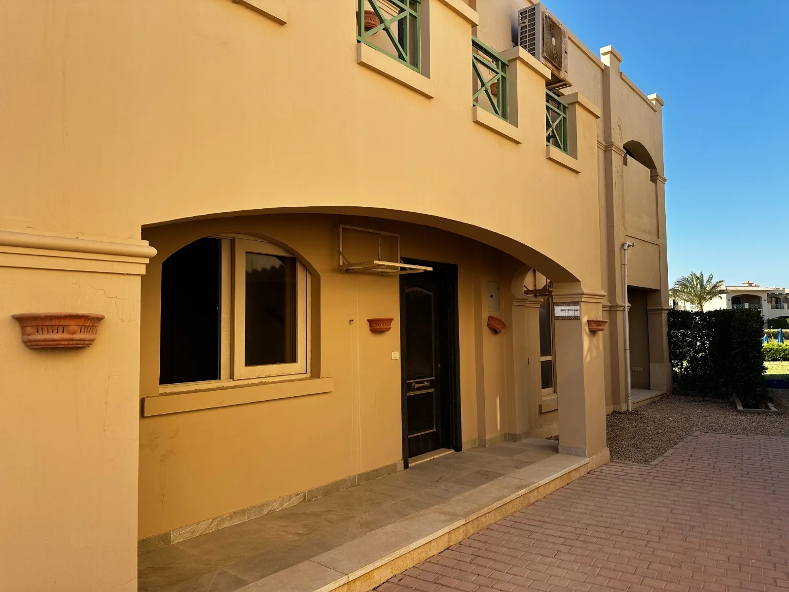 شاليه للبيع في لافيستا جاردنز في العين السخنة بمساحة 180 م² تتكون من 3 غرف