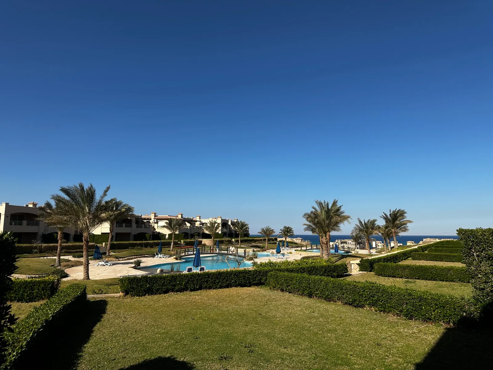 شاليه للبيع في لافيستا جاردنز في العين السخنة بمساحة 180 م² تتكون من 3 غرف