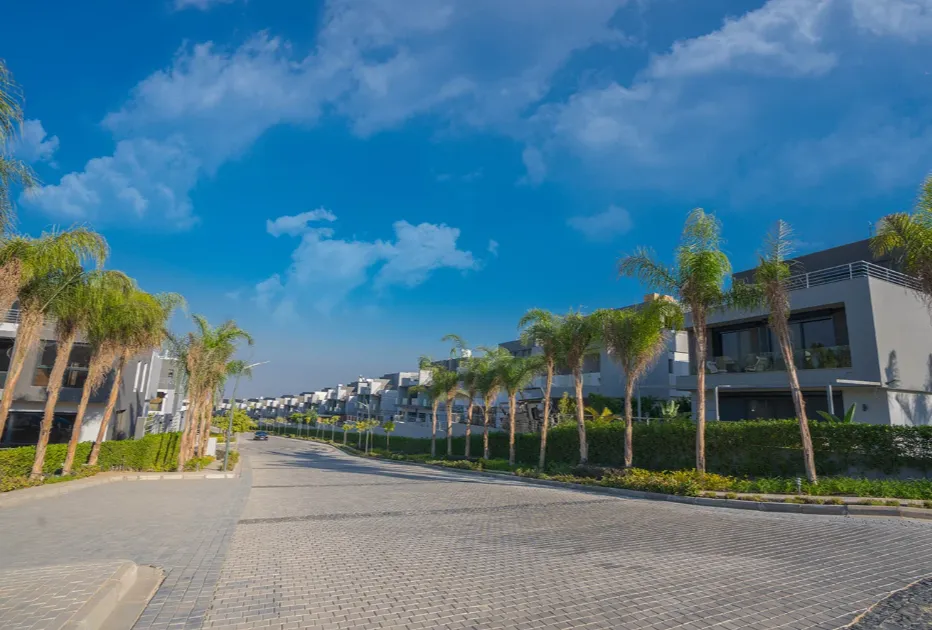 توين هاوس للبيع في الباتيو زهراء في مدينة السادس من أكتوبر بمساحة 244 م² تتكون من 4 غرف