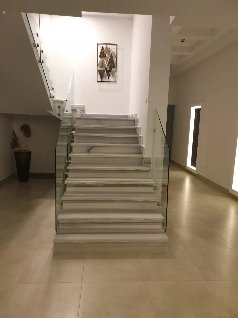 فيلا للبيع في سيشيل سيدي عبد الرحمن في سيدي عبد الرحمن بمساحة 478 م² تتكون من 5 غرف