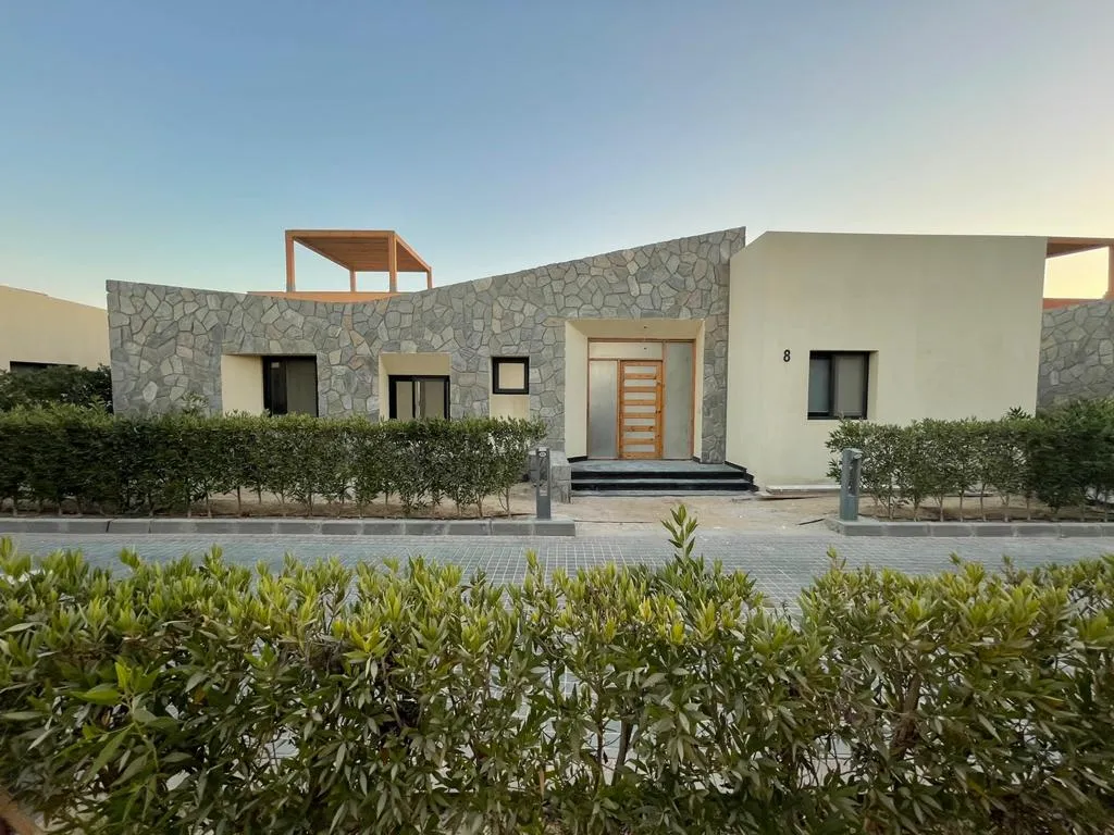 فيلا للبيع في باي ويست في سوماباي بمساحة 158 م² تتكون من 3 غرف