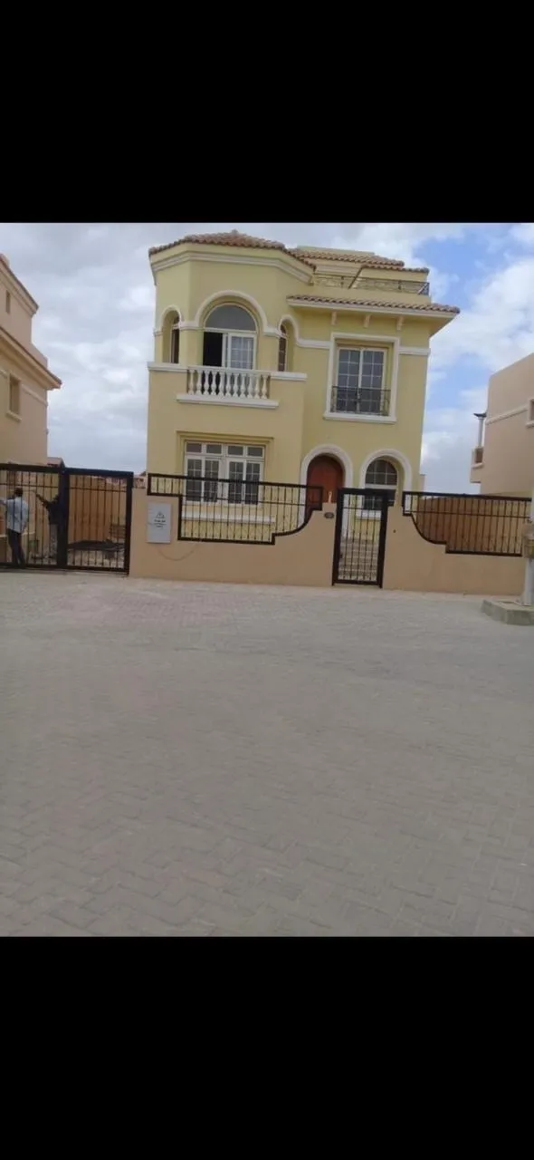 Villa for sale in Hyde Park in New Cairo of 0 m² with 5 bedrooms