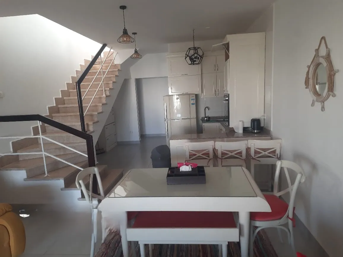 شاليه للبيع في أمواج في سيدي عبد الرحمن بمساحة 150 م² تتكون من 3 غرف