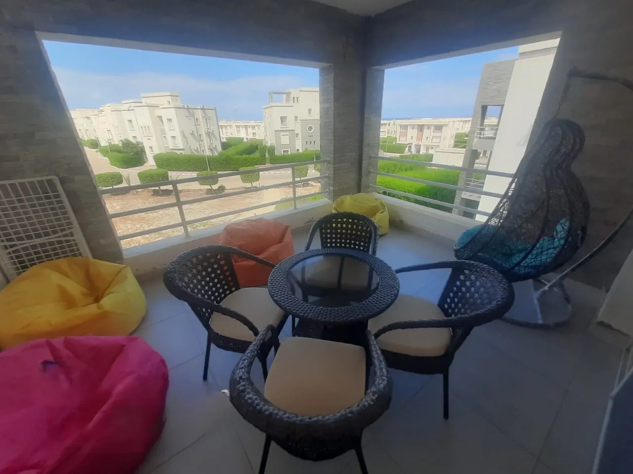 شاليه للبيع في أمواج في سيدي عبد الرحمن بمساحة 150 م² تتكون من 3 غرف