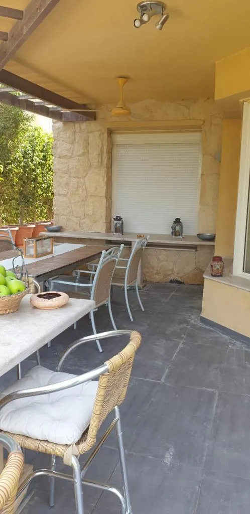 فيلا للبيع في عين باي  في العين السخنة بمساحة 380 م² تتكون من 6 غرف