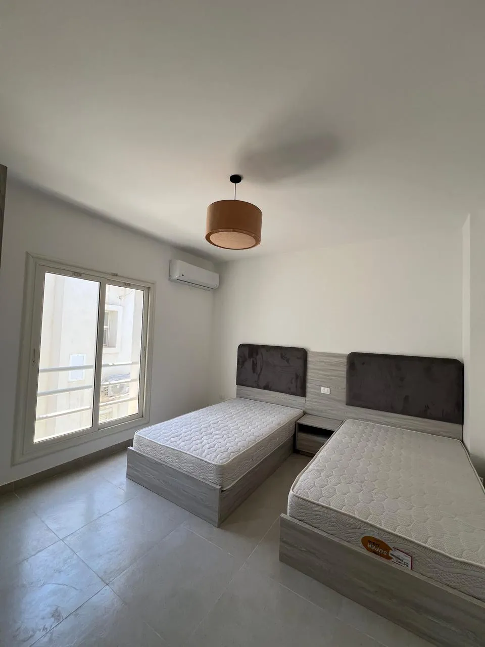 شاليه للبيع في أمواج في سيدي عبد الرحمن بمساحة 160 م² تتكون من 3 غرف